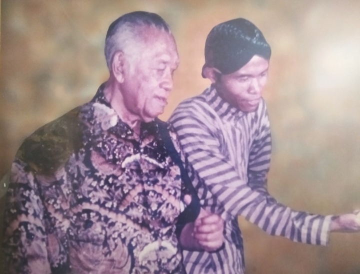 Abdi Dalem Keraton Menjadi Instruktur Prodi Kriya, AKNSB Yogyakarta
