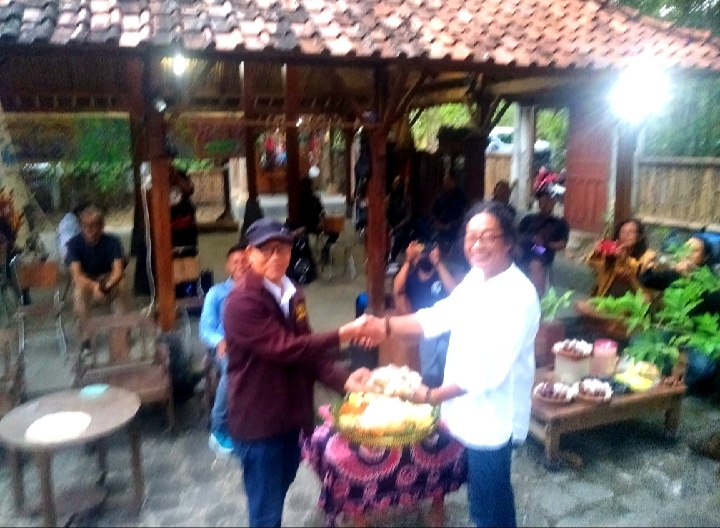 Dosen Senior AKN Seni Budaya Buka Pameran Di Omah Budaya Kahangnan