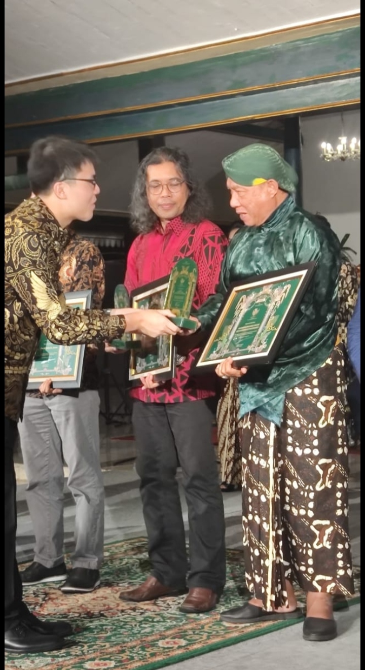 AKN Seni dan Budaya Yogyakarta Terima Penghargaan Sustainable Cultural Presever of Education