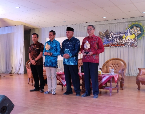 Didik Nini Towok Ajak Generasi Muda Bijak Gunakan  Medsos  Dan Utamakan Kualitas Karya Seni Budaya