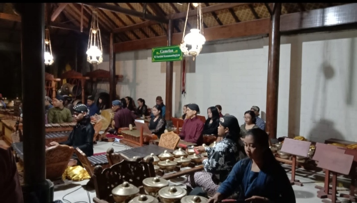 Mahasiswa Karawitan AKNSB Yogyakarta Tampil Di Gereja Ganjuran