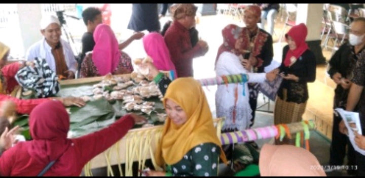 Antusiasme Masyarakat Ikuti Kirab Sadranan Grebeg Ruwah Kerjasama AKN Senbud Yk Dan Kalurahan Pleret