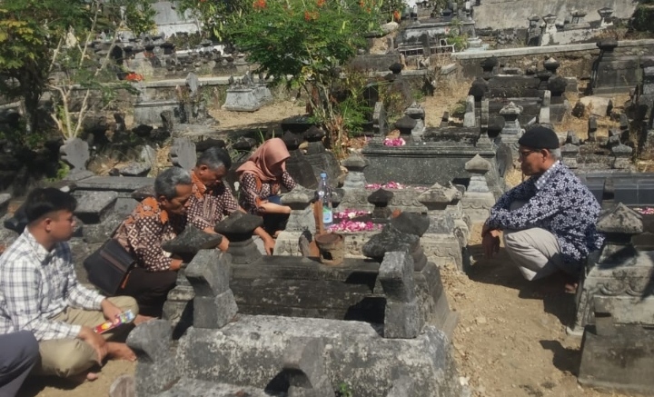 Ziarahi Pusara Tokoh Seniman Awali Dies Natalis Ke-3 AKN Senbud Yk