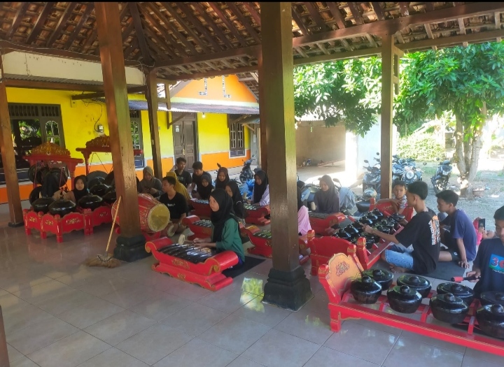Sanggar  Taruna Budaya Asuhan Alumni AKN Senbud Yk Upayakan Kuasai Bedug Dan Bonang Panembung