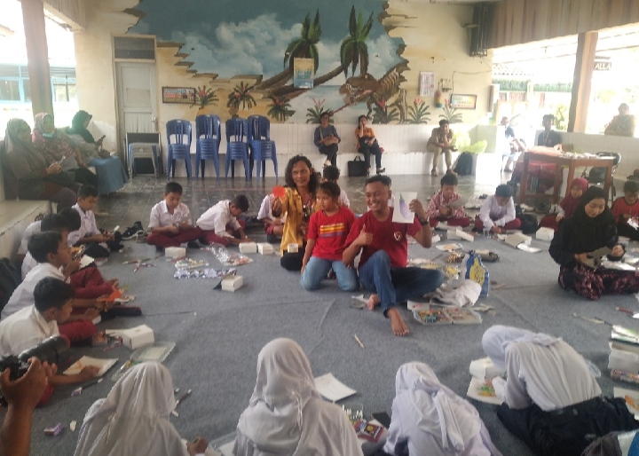 Mahasiswa AKN Senbud Yk isi Workshop Pembuatan Wayang Merdeka Di FKY 2023