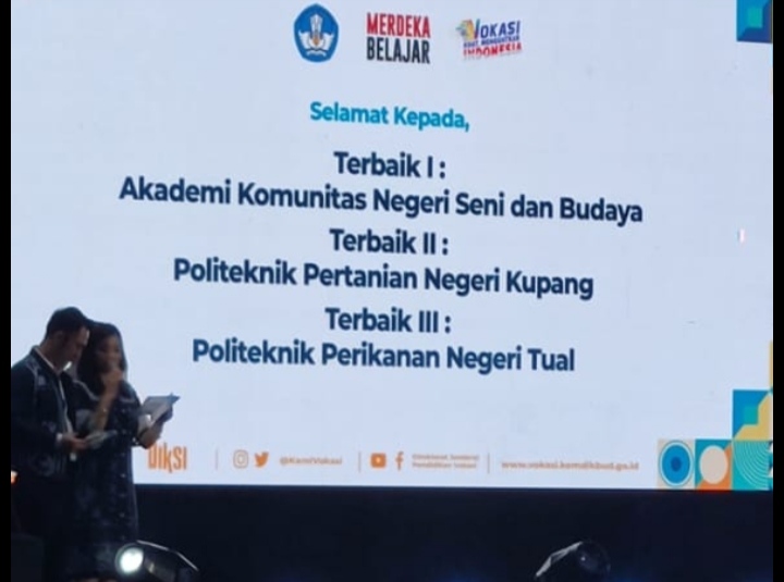 AKN Senbud YK Terbaik I Nasional PTN Vokasi Dalam Pemanfaatan UKT