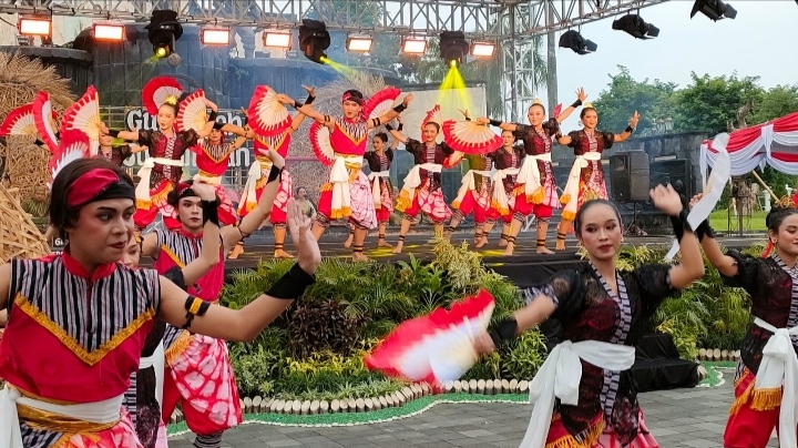AKN Senbud Yk Tampilkan Tarian Kerakyatan Pada Opening Ceremony Selasa Wagen Disbud DIY