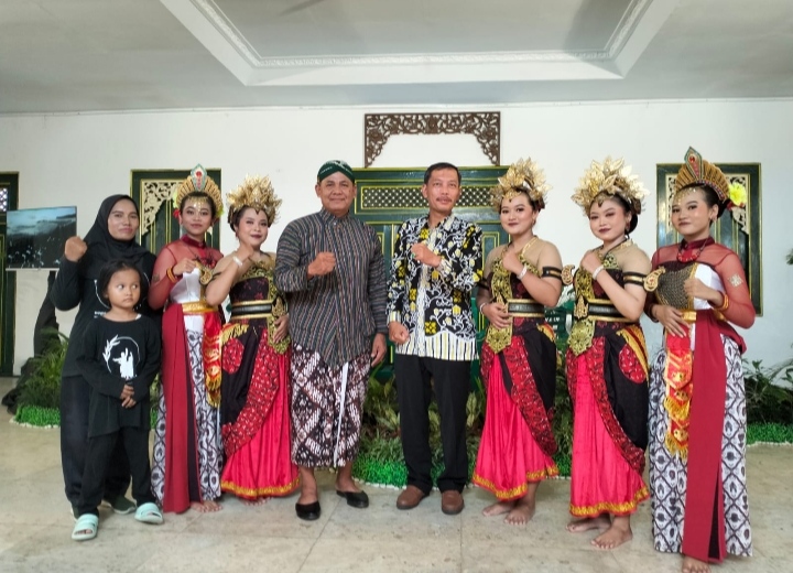 Sanggar Tari Asuhan Alumni AKN Senbud Yk Meriahkan Dialog Sinau Bareng Sejarah Keistimewaan DIY
