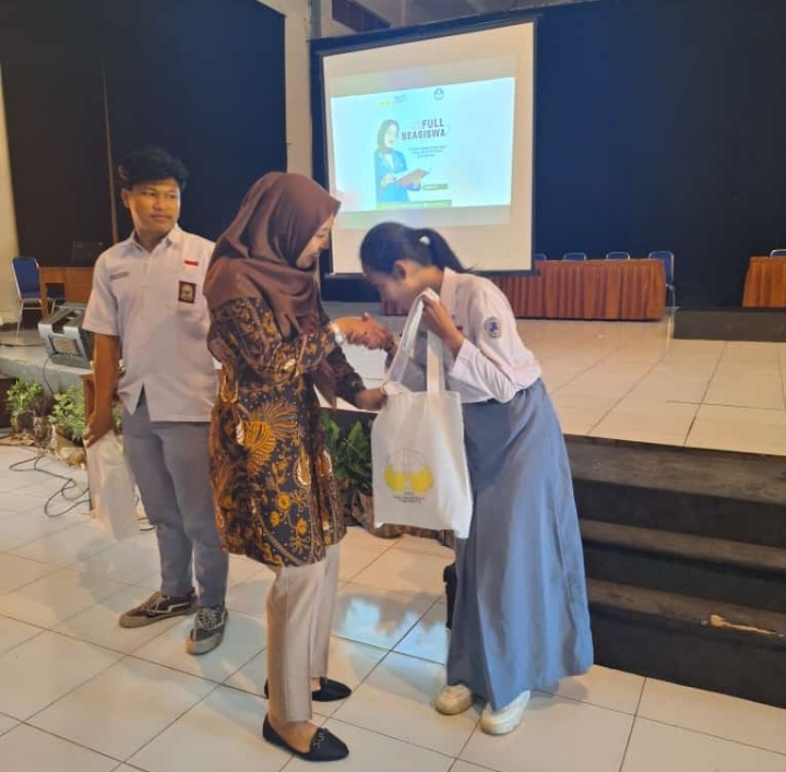 AKN Senbud YK Sambut Undangan Desiminasi PMB DI SMKN 3 Banyumas Jawa Tengah
