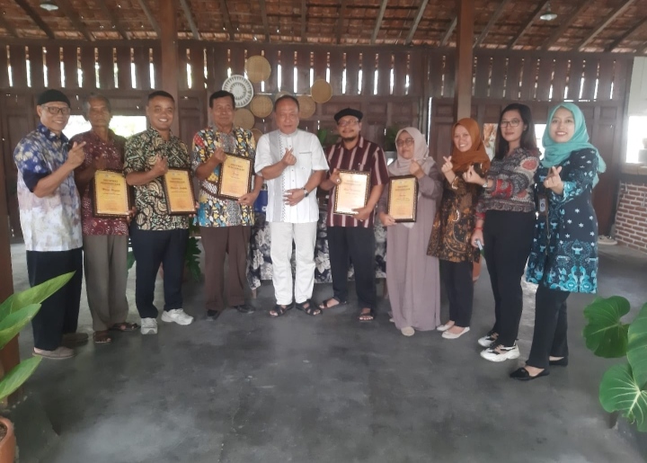 Diskusi Mitra dan Penyerahan Sertifikat Kuliah Magang, Prodi Kriya AKN Seni Budaya Yogyakarta