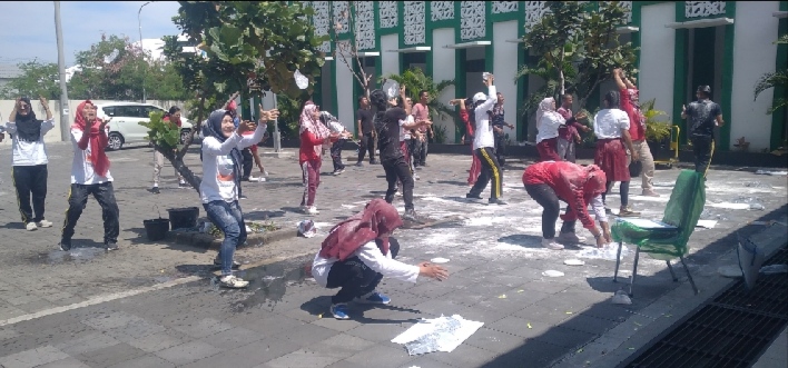 Guyub Rukun Keluarga Besar AKN Seni Budaya Yogyakarta Gelar Lomba Agustusan