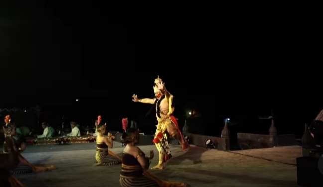 Dosen Dan Alumni AKN Senbud Tampilkan Tari Anoman Obong  Pada Gathering  Cirebon Power Di Prambanan