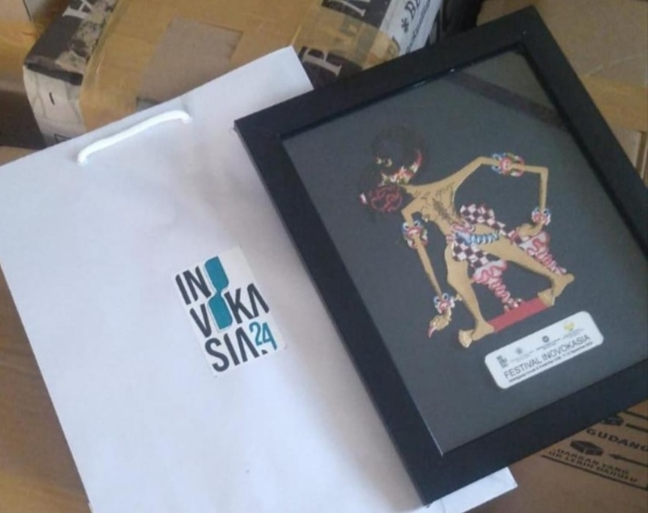 Jadikan Souvenir  Inovokasia 24 Wayang Kulit Karya Mahasiswa AKN Senbud Yk Semakin Tampil Di Depan