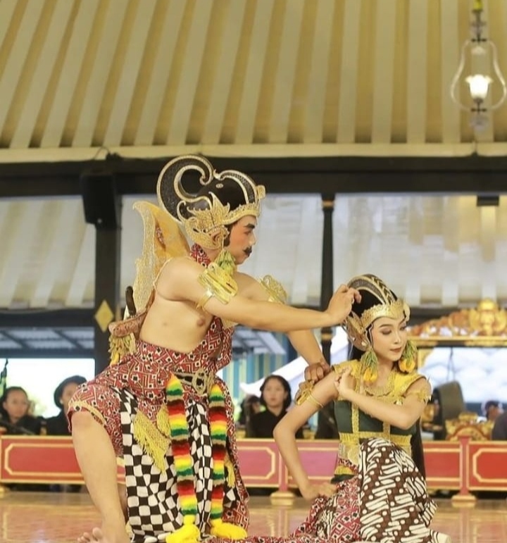 Sukses Penampilan Perdana Mahasiswa Baru Di Bangsal Sri Manganti