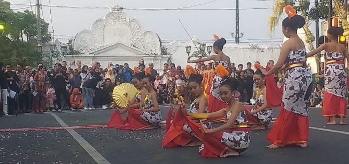 Alumnus AKN Senbud Yk Melalui Kampung Menari Dukung Satu Tahun Peringatan JWHF 2024