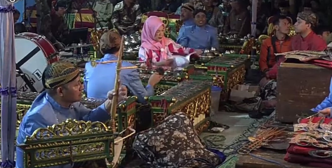 Dosen Karawitan AKN Senbud Yk Gunakan Pertunjukan Wayang Kulit Kampanyekan Pemberantasan Judi Online