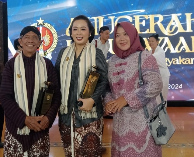 Jineman Klambi Lurik-Eling Urip Karya Populer Ciptaan Drs. Wasiran, M.Sn., Instruktur AKN Senbud Yk