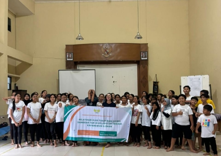 Amalkan Tri Darma PT, Luvita Berikan Pelatihan Tari Pada Anak-Anak Di Kalurahan Tridadi Sleman