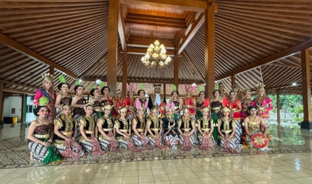 Ukur Skill Dan Pemahaman, Mahasiswa Prodi Tari Peragakan Busana Dalam Ujian Tata Rias Dan Busana