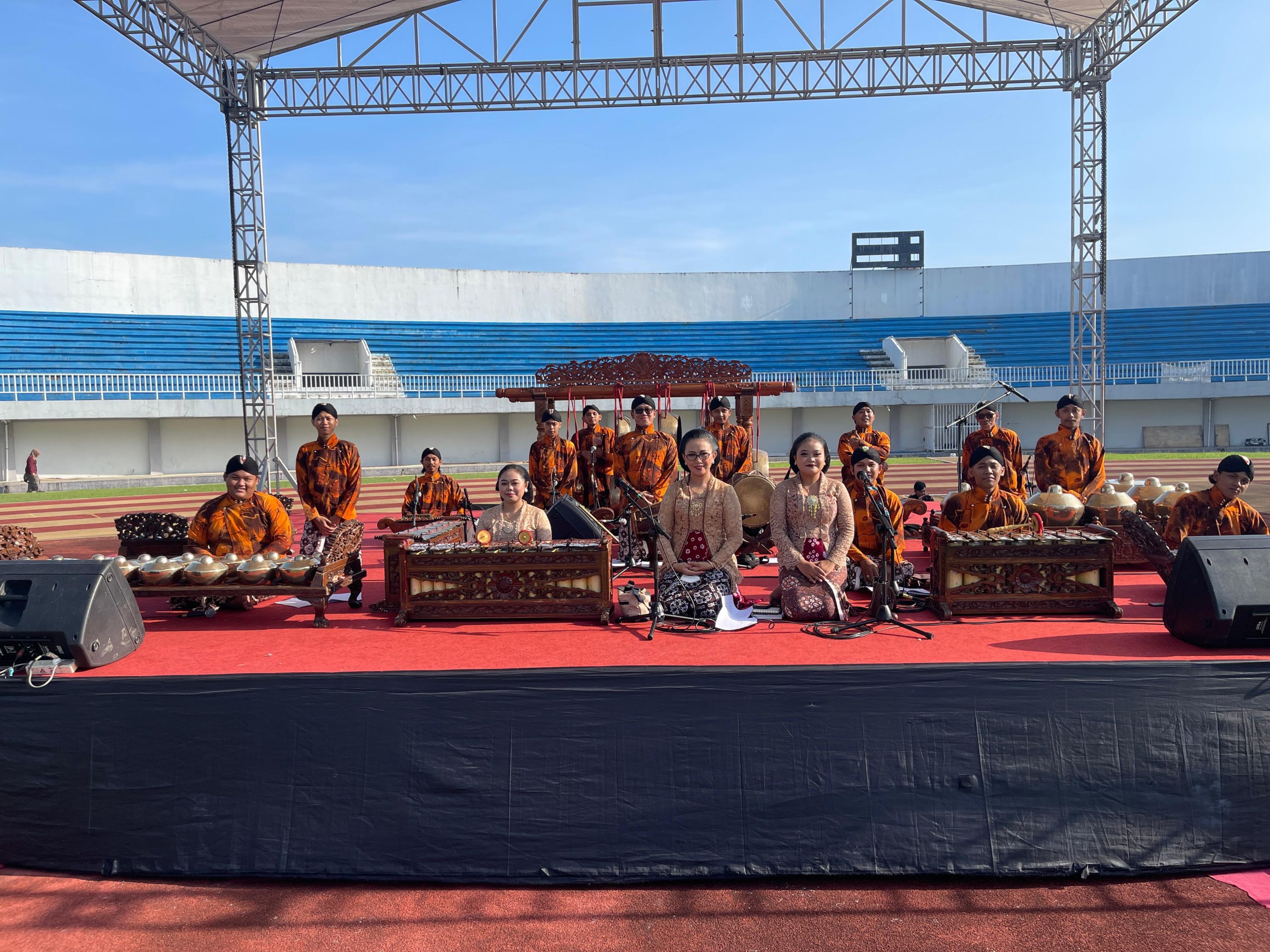 Partsipasi Aktif Mahasiswa Karawitan AKN Seni Budaya Yogyakarta dalam Upacara Peringatan HUT DIY