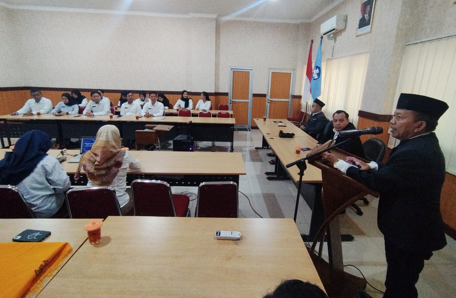 Serahkan SK PNS dan CPNS, Ini Harapan Direktur AKN Seni dan Budaya Yogyakarta