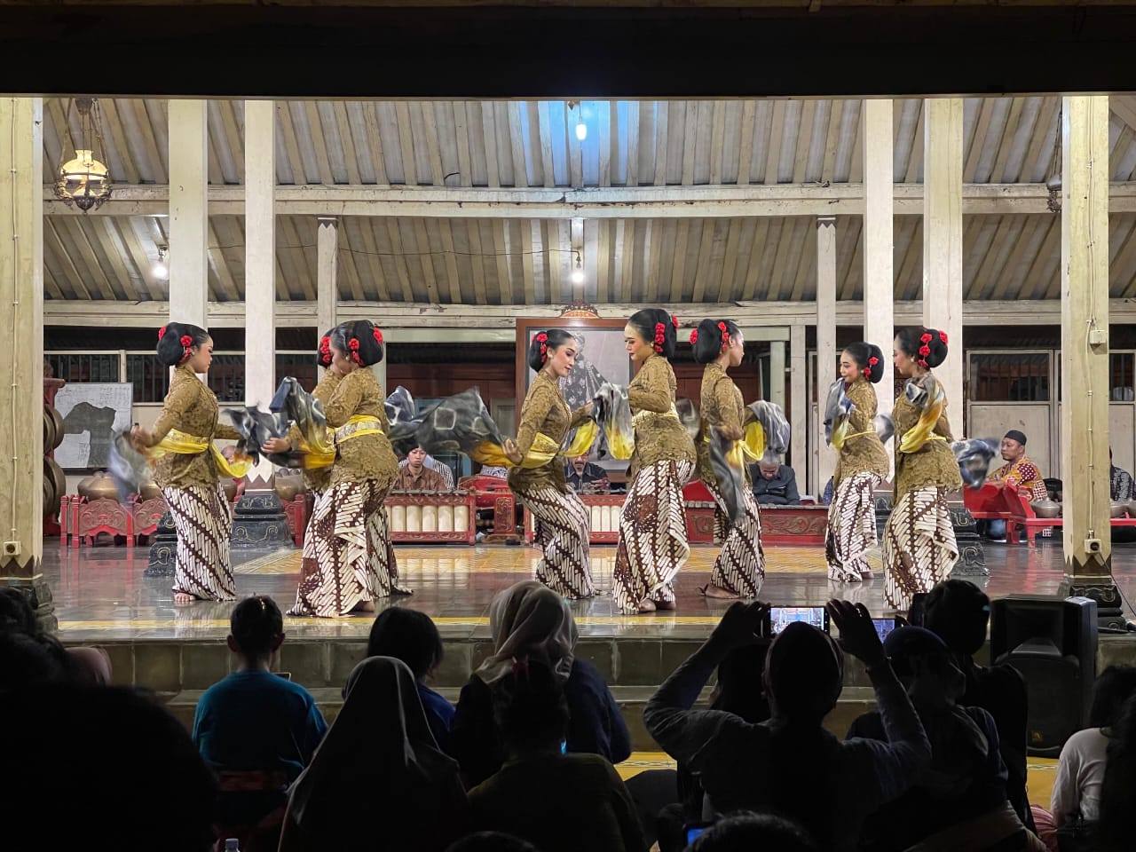 Jogedan Seloso Legen di Pujokusuman, Mahasiswa Magang Prodi Tari AKN Seni Budaya Pentaskan Tari Beda