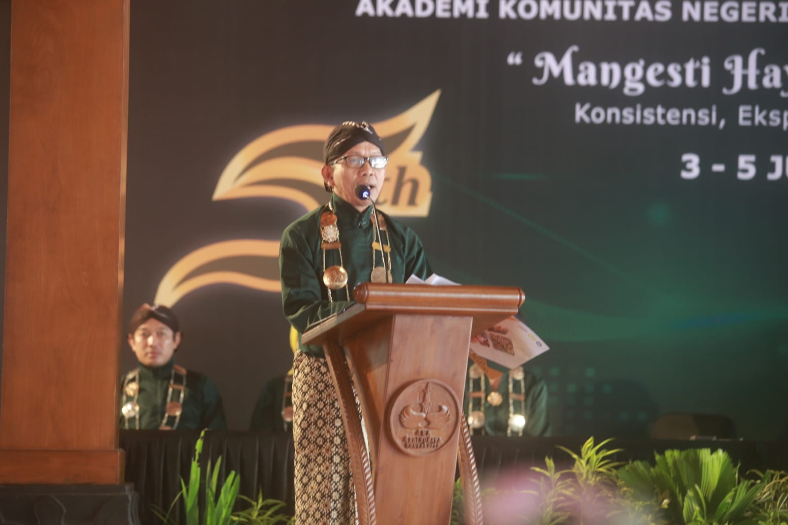 Direktur AKN Seni dan Budaya:  