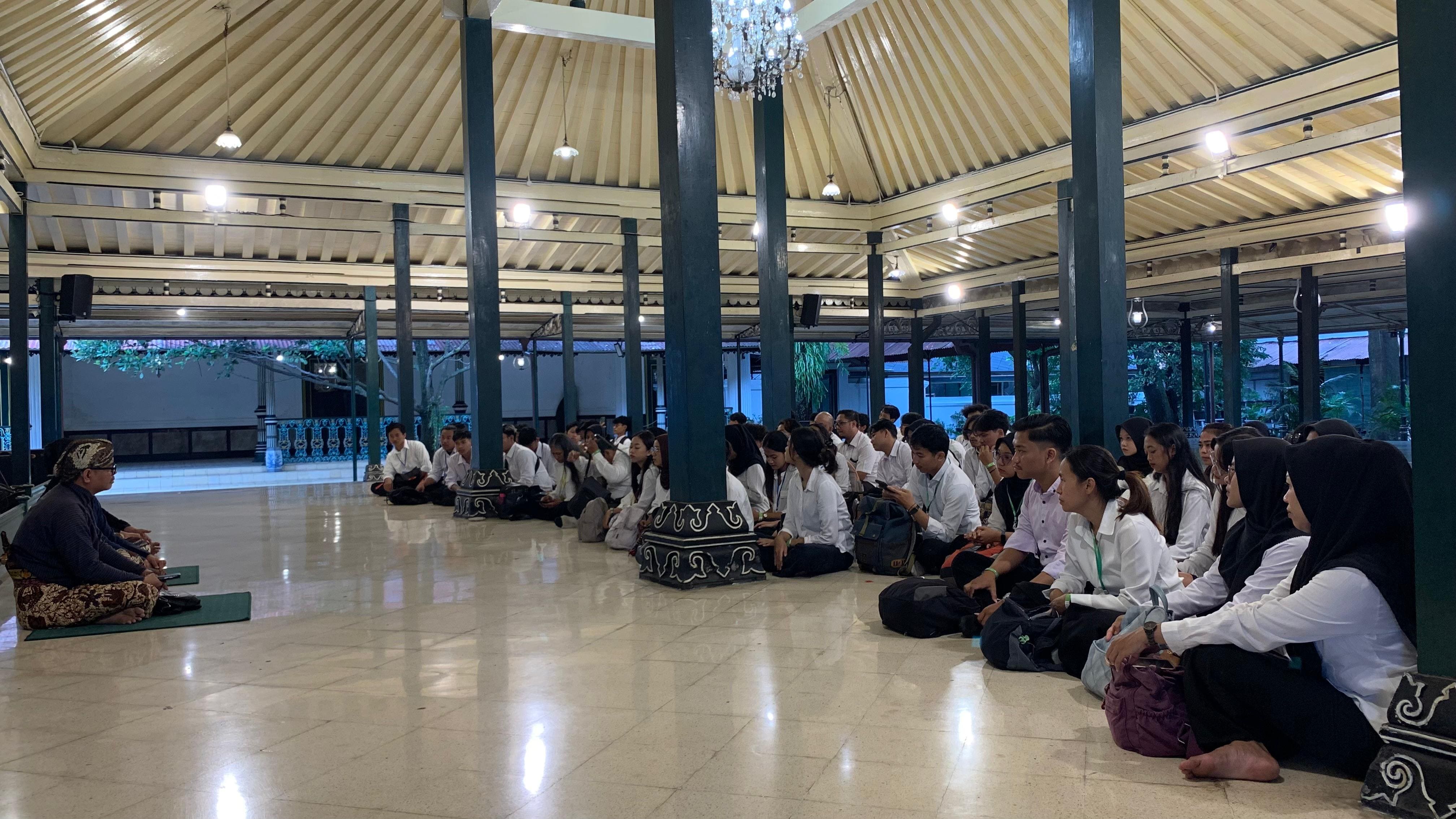 PKKMB AKNSBY Timba Ilmu di Kraton Yogyakarta