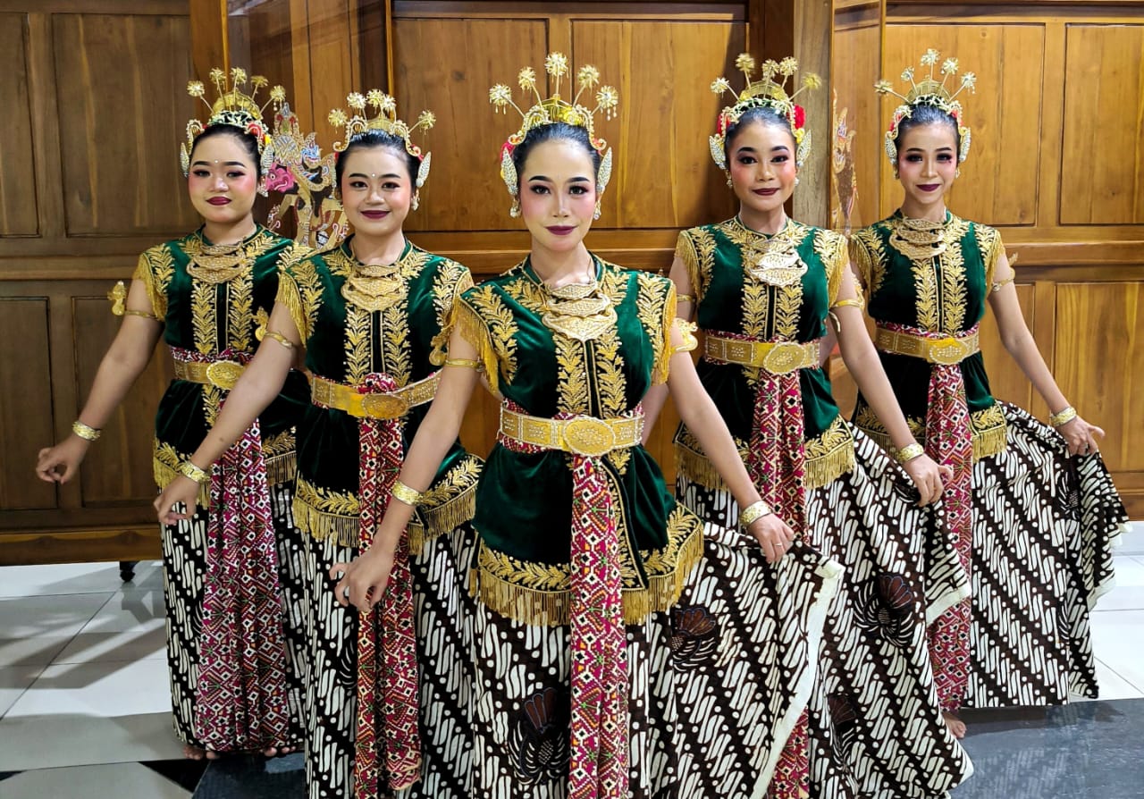 Tari Sekar Pudyastuti AKNSBY Pentas Acara KPID DIY di UMBY