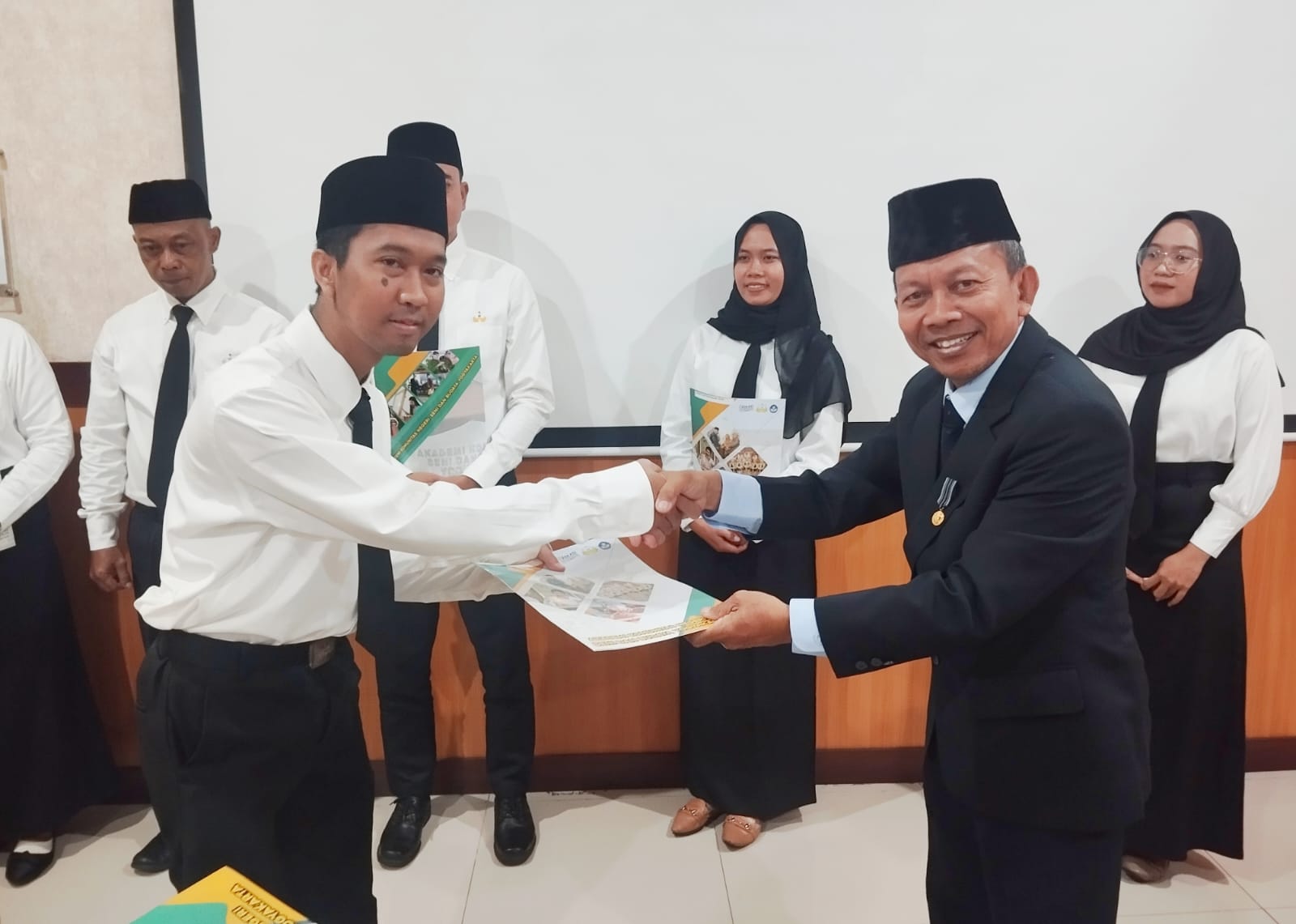 Serahkan SK PPPK, AKNSBY Punya Harapan Besar Kepada Penerimanya