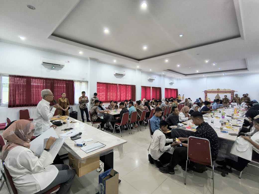 Siswa SMKN 2 Depok Sleman Ikuti Workshop Sungging Wayang di AKNSBY