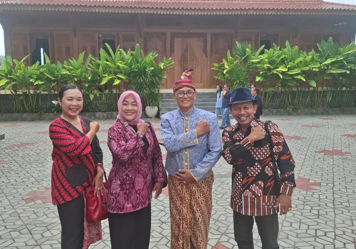 Di Sanggar Tari Kusuma Aji Klaten, Direktur AKNSBY Berikan Materi Saat Uji Kompetensi