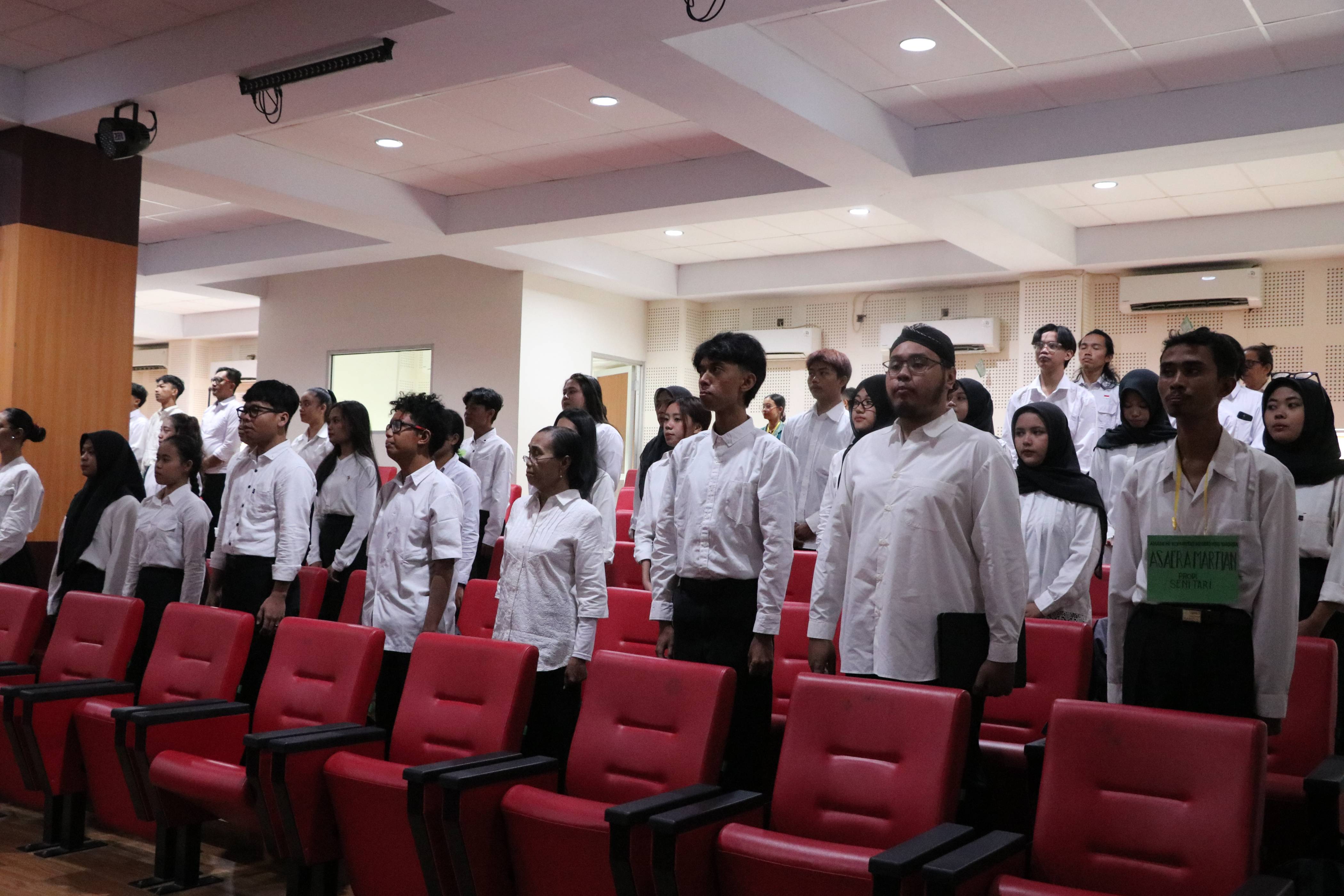 Mahasiswa Baru 3 Prodi AKNSBY Ikuti PKKMB