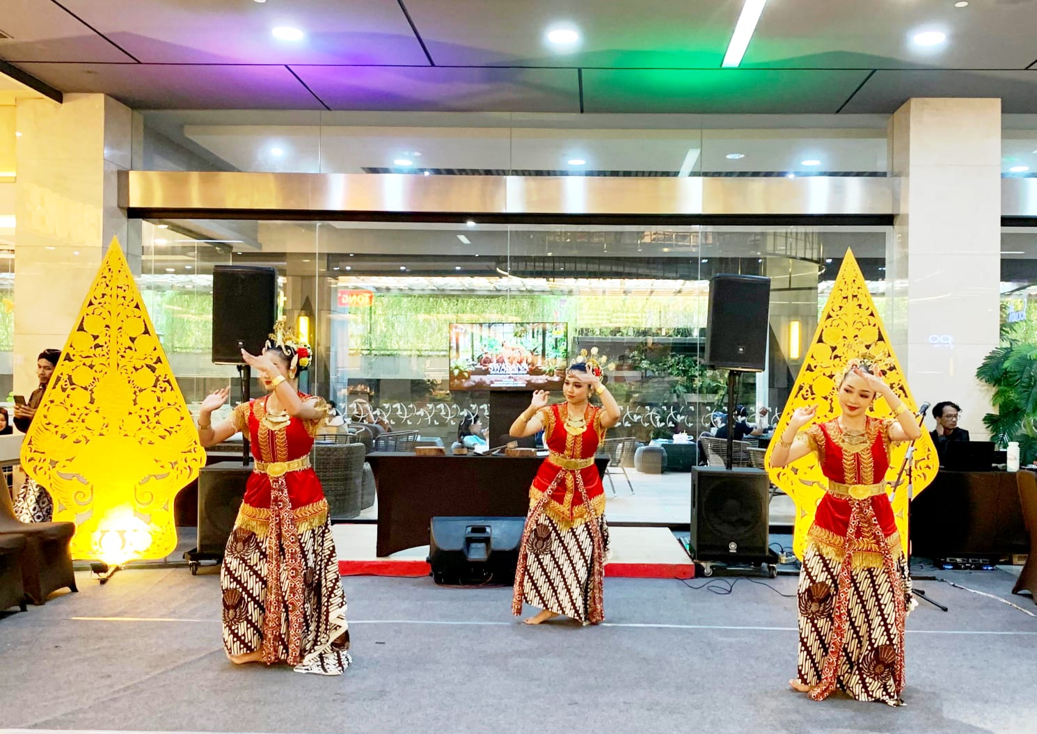 Pentas Kamis Pon di Plaza Ambarrukmo, AKNSBY disambut Antusias