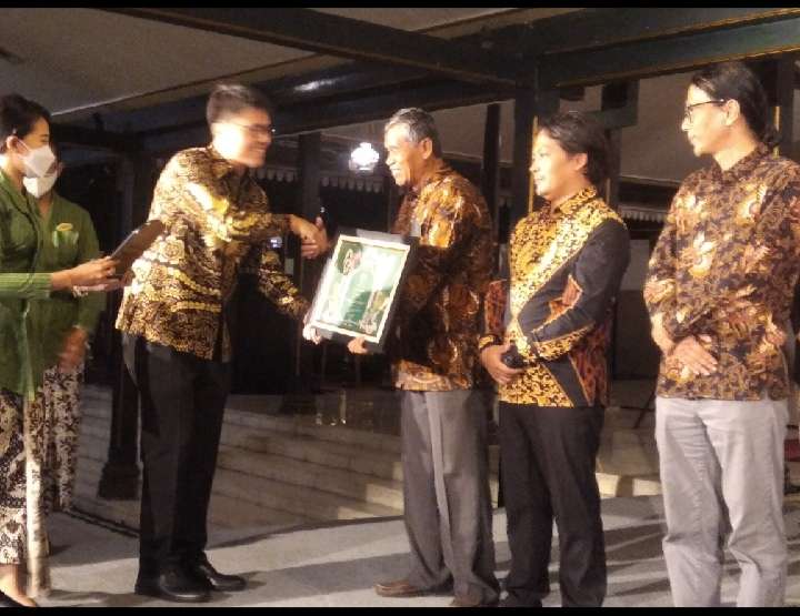 Instruktur AKN Seni dan Budaya Yogyakarta Raih Penghargaan Di Bidang Pelestarian Wayang Kulit