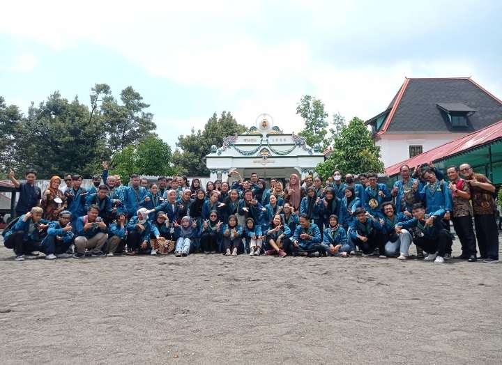 Jaga Keharmonisan, Prodi Seni Kriya Kunjungi Kraton Ngayogyakarta dan Puro Pakualaman