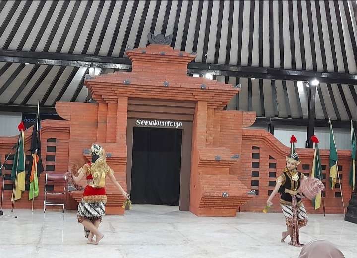 Antusiasme Penonton  Apresiasi Sendratari Mahasiswa AKN Seni Budaya Yogyakarta