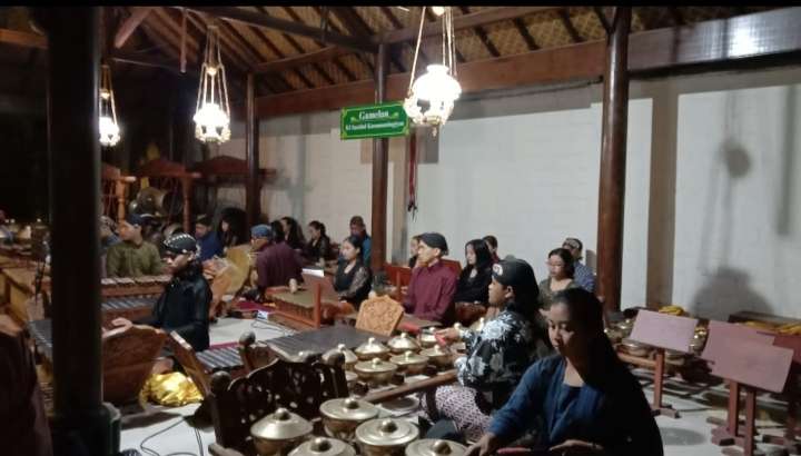 Mahasiswa Karawitan AKNSB Yogyakarta Tampil Di Gereja Ganjuran