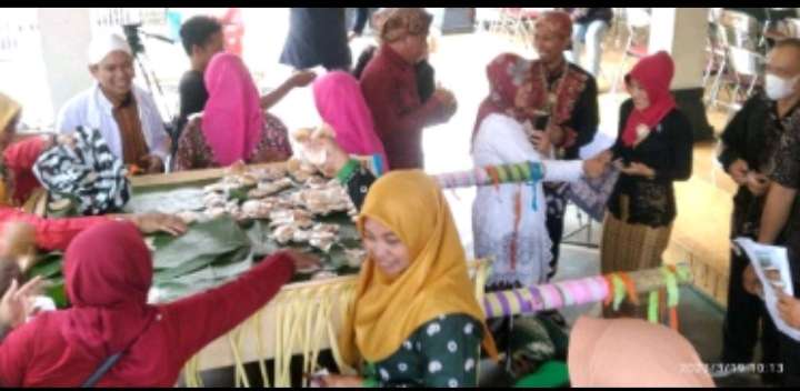 Antusiasme Masyarakat Ikuti Kirab Sadranan Grebeg Ruwah Kerjasama AKN Senbud Yk Dan Kalurahan Pleret