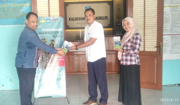 Alumni AKN Senbud Yk Sosialisali PMB di Simpul Seni dan Budaya Masyarakat Sendangmulyo Sleman