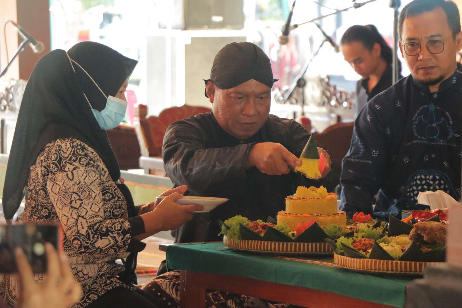 Pemotongan Tumpeng Tandai Dibukanya Dies Natalis Ke-3 AKN Senbud Yk