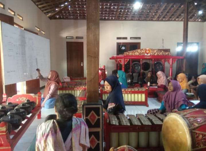 Alumni AKN Senbud Yk Giatkan Pelatihan Karawitan  DI Sanggar Ngudi Laras Setelah Alami Kevakuman