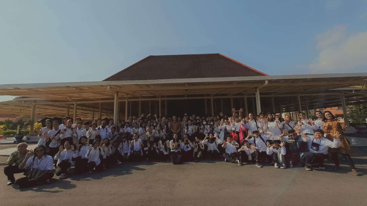 Kunjungan Mahasiswa Baru AKN Senbud Yk ke Museum Sonobudoyo dan Puro Pakualaman