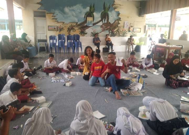 Mahasiswa AKN Senbud Yk isi Workshop Pembuatan Wayang Merdeka Di FKY 2023