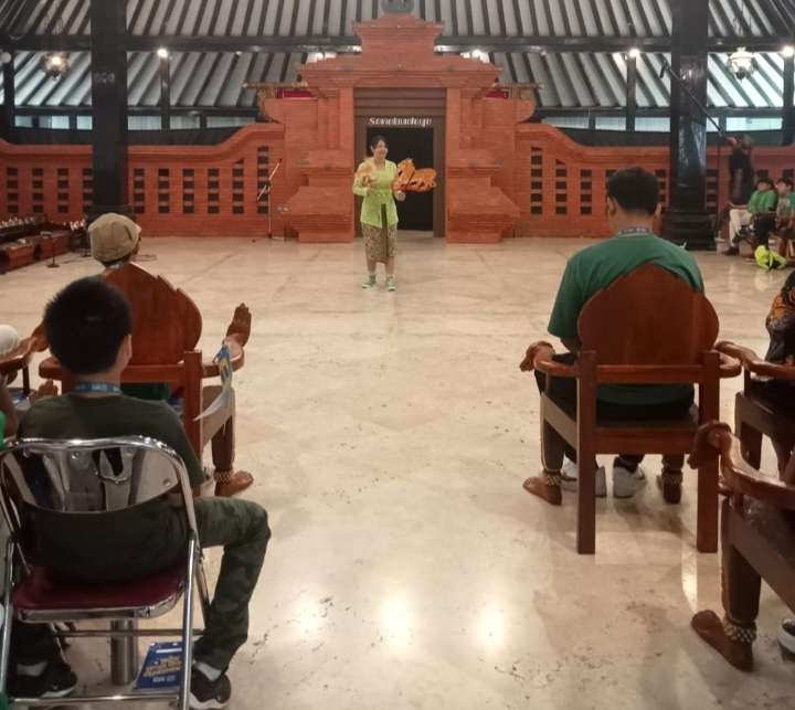 AKN Senbud Yk Dan Museum Sonobudoyo Edukasi Murid SD Mutiara Interculture School Tentang Wayang