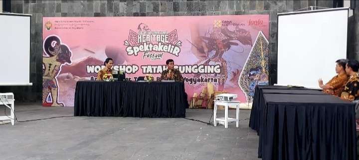 Dosen AKN Senbud Yk Isi Workshop Tatah Sungging Wayang Kulit Jogja International Heritage Festival