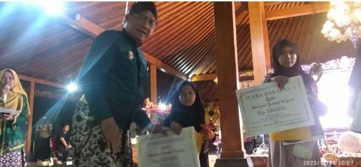 Ralfi, Siswa SD Bhayangkara Juarai Lomba Mewarnai Wayang Pada Pesta Wayang AKN Senbud Yk 2023