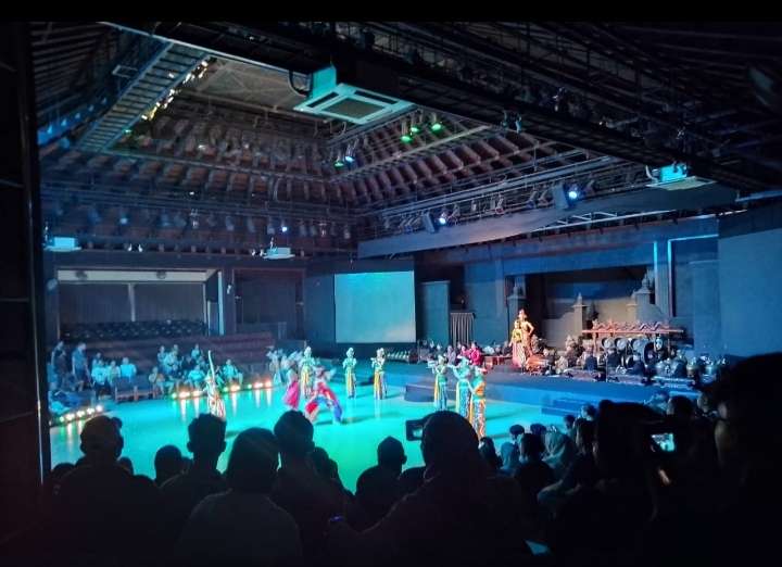 Karya Bayu Purnama Dosen AKN Senbud Yk Iringi  Sendratari Ramayana Ballet di Candi Prambanan