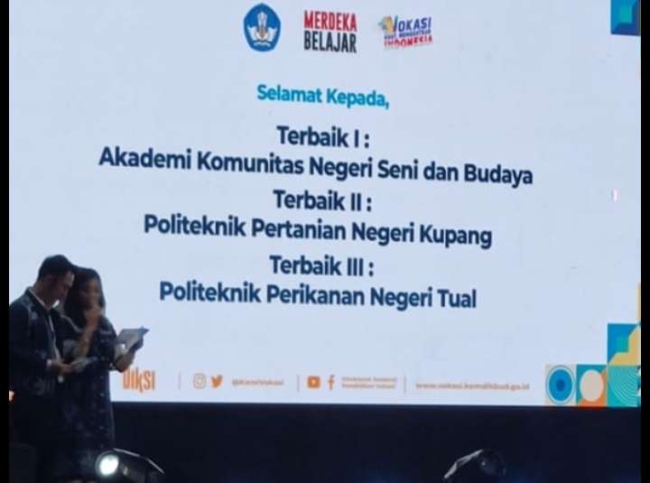 AKN Senbud YK Terbaik I Nasional PTN Vokasi Dalam Pemanfaatan UKT
