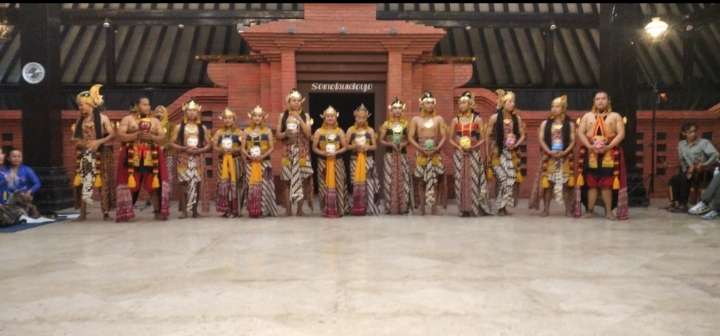 AKN Senbud Yk Berikan Penampilan Terbaik Di Museum Sonobudoyo Menjelang Laporan Akhir Studi